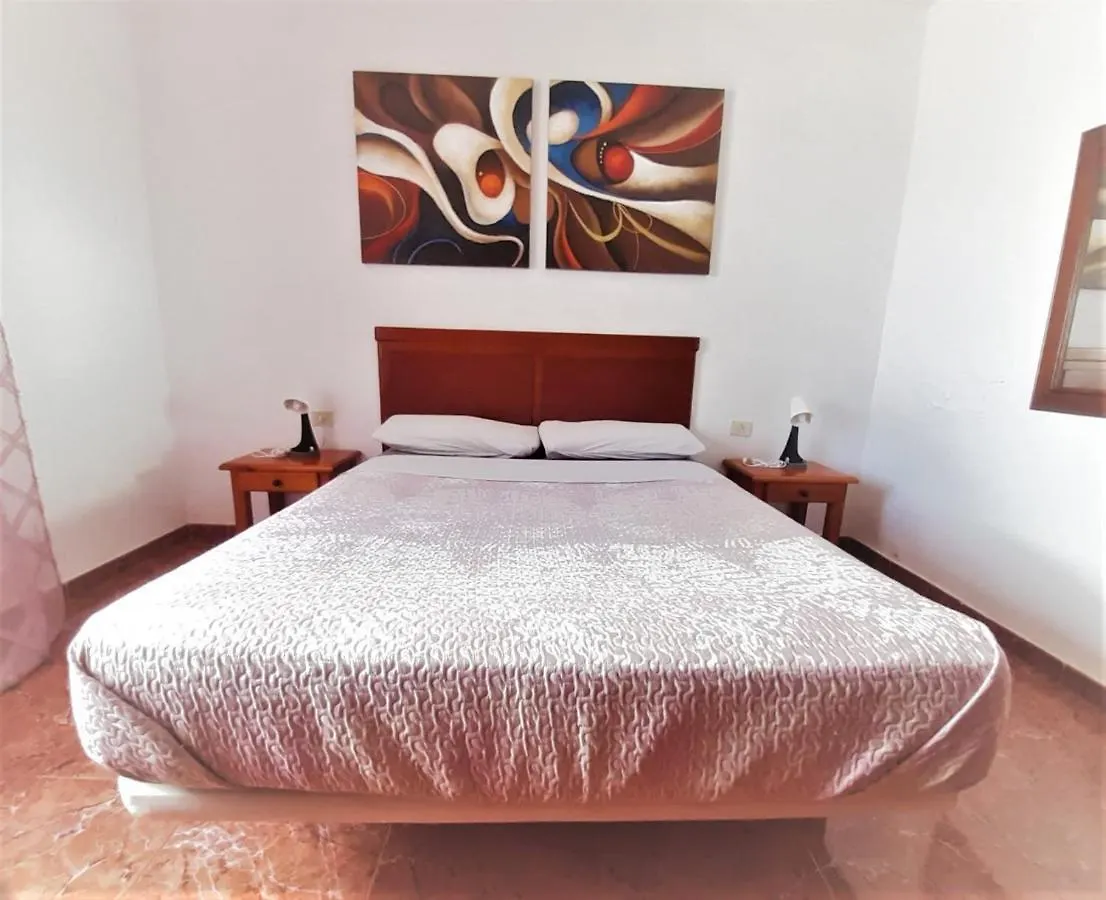 Banana Surf House Hotel Los Cristianos  0*, Los Cristianos (Tenerife)